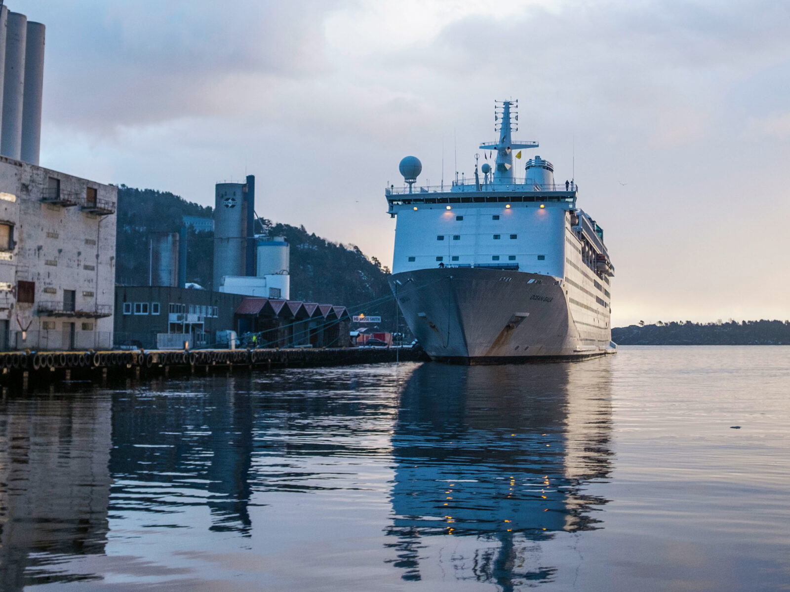 Ocean Gala ligger vid kaj i norska ­Kristiansand, i väntan på att fara vidare till Sverige.