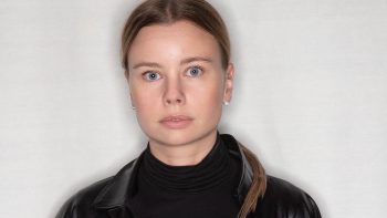 Porträttbild på Amanda Jansson.