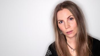 Porträtt av Tove Eriksen Hillblom, manusförfattare till Vi i villa.